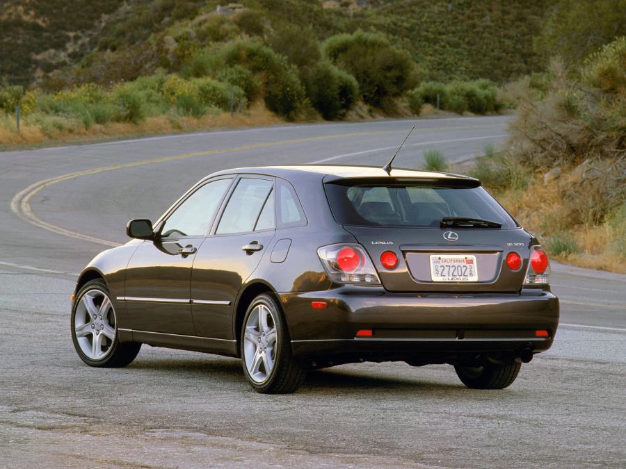  Lexus IS300 SportCross 2001 года  (фото 7 из 12)